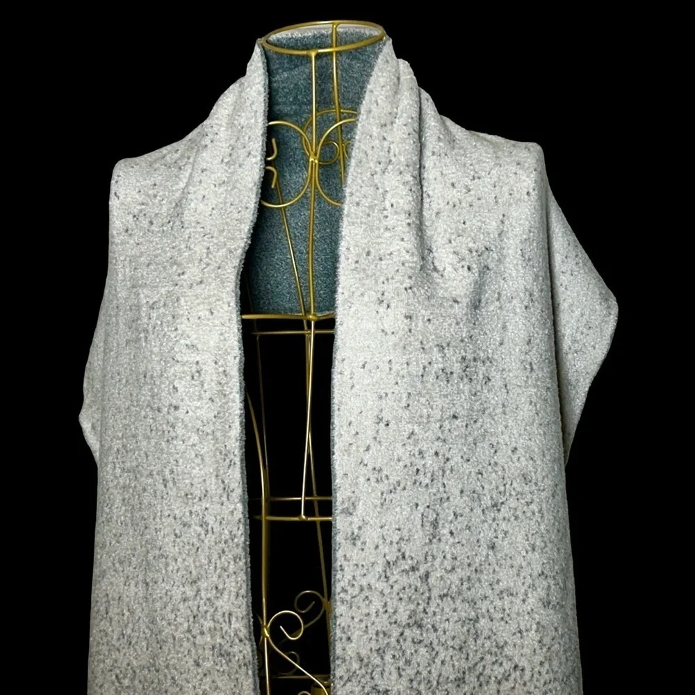 NWT Barefoot Dreams Soft CozyChic Reversible Scarf in Smokey Green Fog Gray, OS.